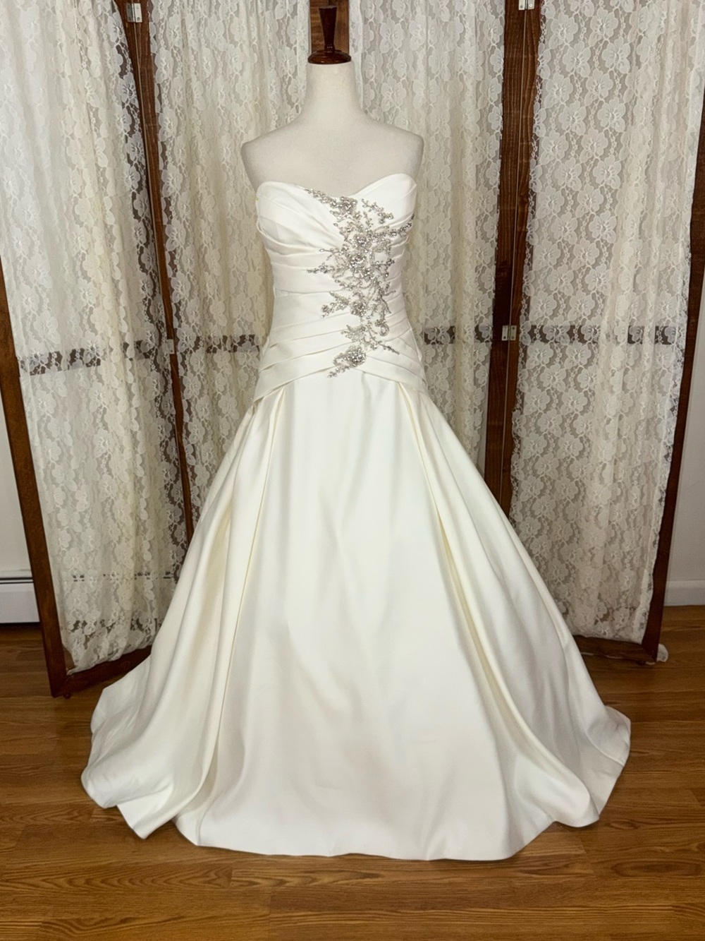 Gorgeous New DaVinci Heavy Pleat Wedding Gown